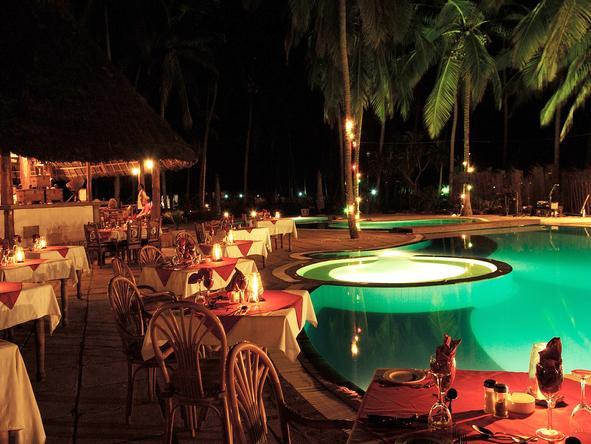 Blue Bay Beach Resort - Poolside 